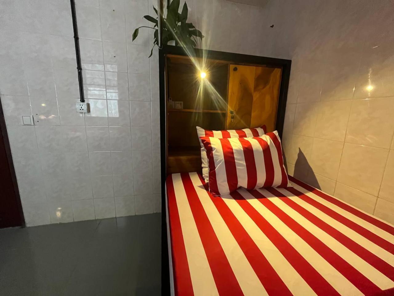 Por Chey Guesthouse Battambang Bagian luar foto