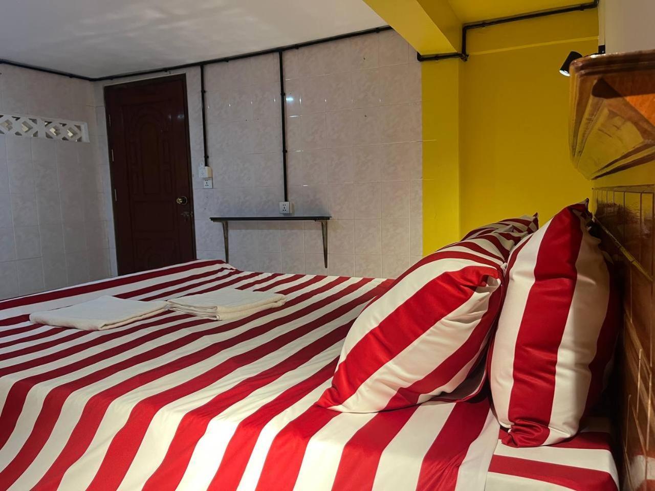 Por Chey Guesthouse Battambang Bagian luar foto