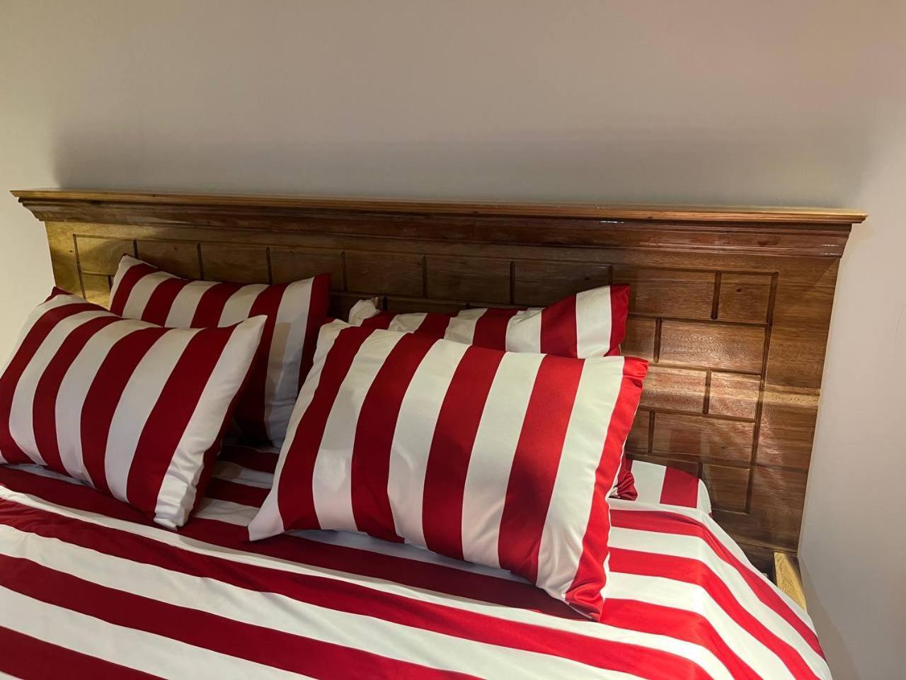 Por Chey Guesthouse Battambang Bagian luar foto