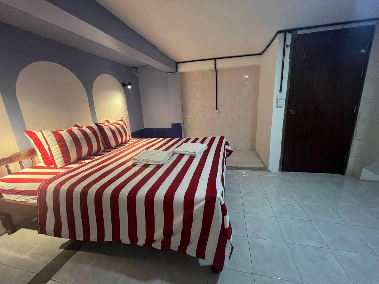 Por Chey Guesthouse Battambang Bagian luar foto