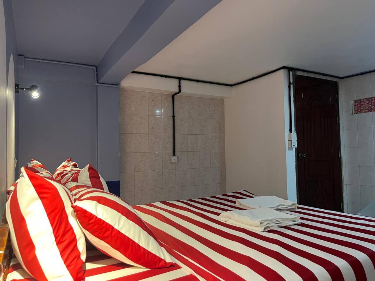 Por Chey Guesthouse Battambang Bagian luar foto