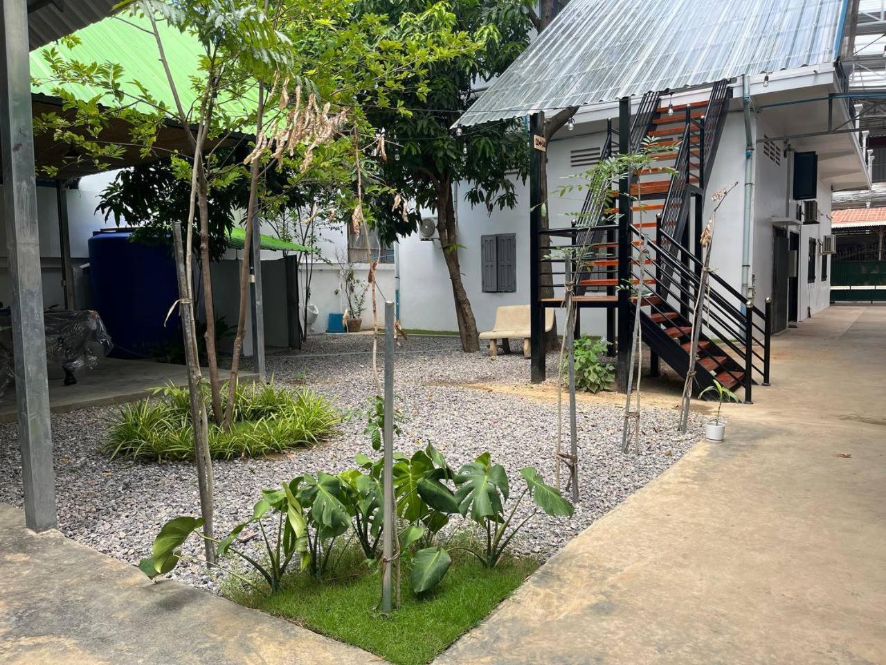 Por Chey Guesthouse Battambang Bagian luar foto